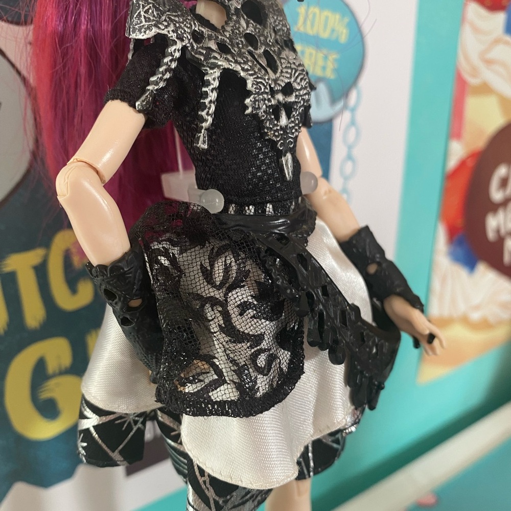 Like new, Mira Shards doll from Ever After High! - Picture 5 of 10